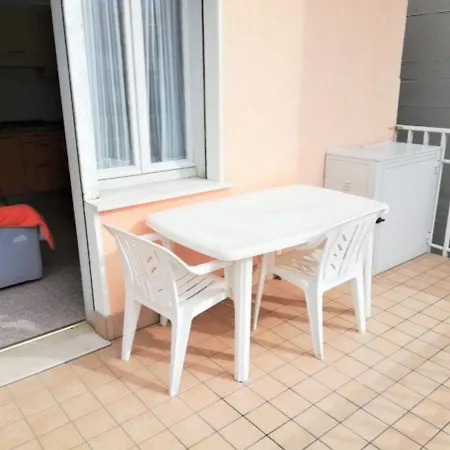 Erica Бібіоне